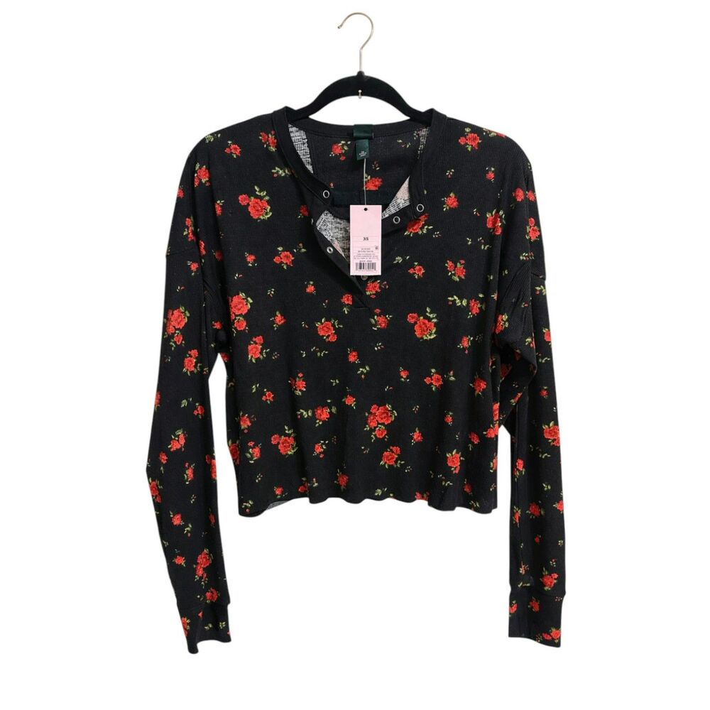 Black Floral Ribbed Henley Long Sleeve Crop Top – Red Rose Print, XS